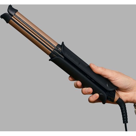 Remington S6077 Hair Straighteners - Black - Person holding curler shot